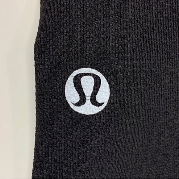 Lululemon Chase Me Crop II in Black / Secret Garden - Picture 10 of 10
